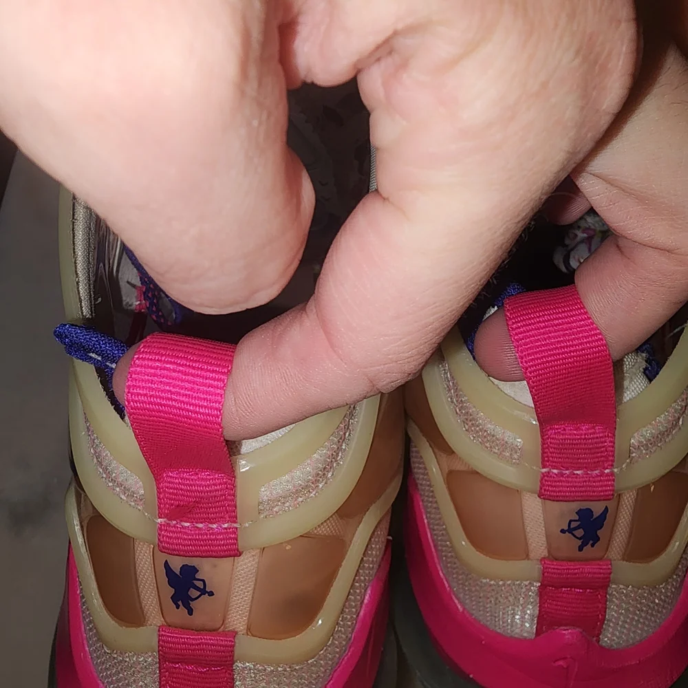 Nike LeBron 19 Valentine's Day Sneakers - Picture 2 of 5